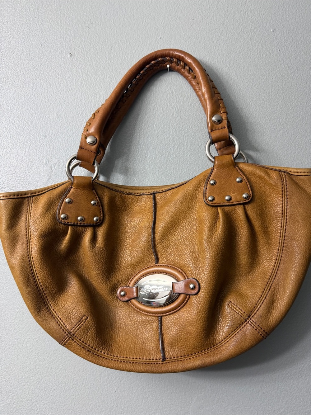 B. Makowsky Vintage soft tan brown pebbled leather distinct braided handle